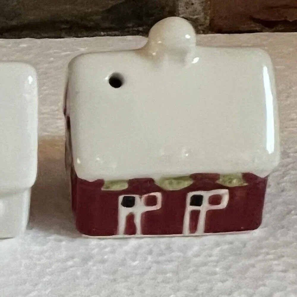 NEW Christmas Country Cottage Salt & Pepper Shaker Set / Ornament